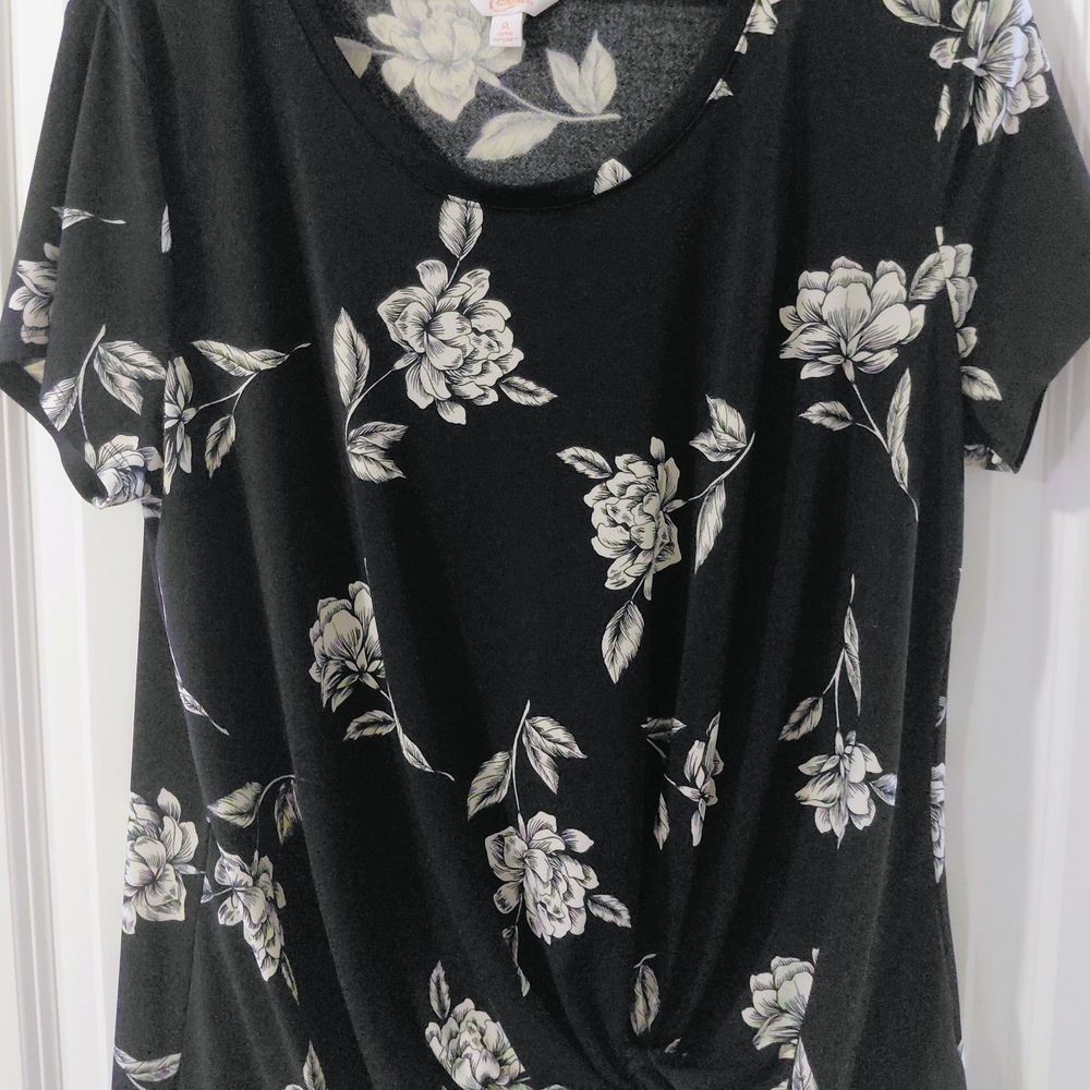 Candie's Black Floral Twist-Front Short Sleeve Top